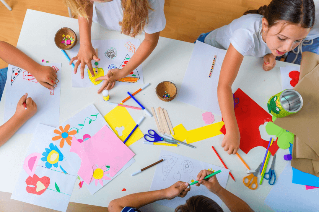 group of kids start preschool - Early Advantage Child Care