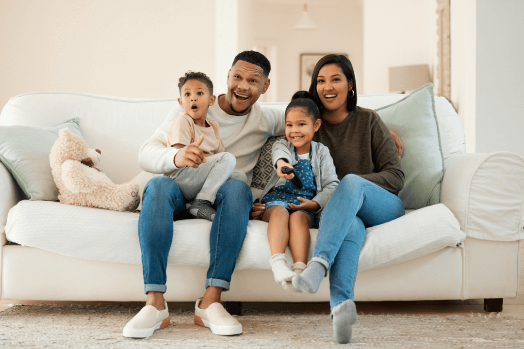 A family poracticing positive screen time. 