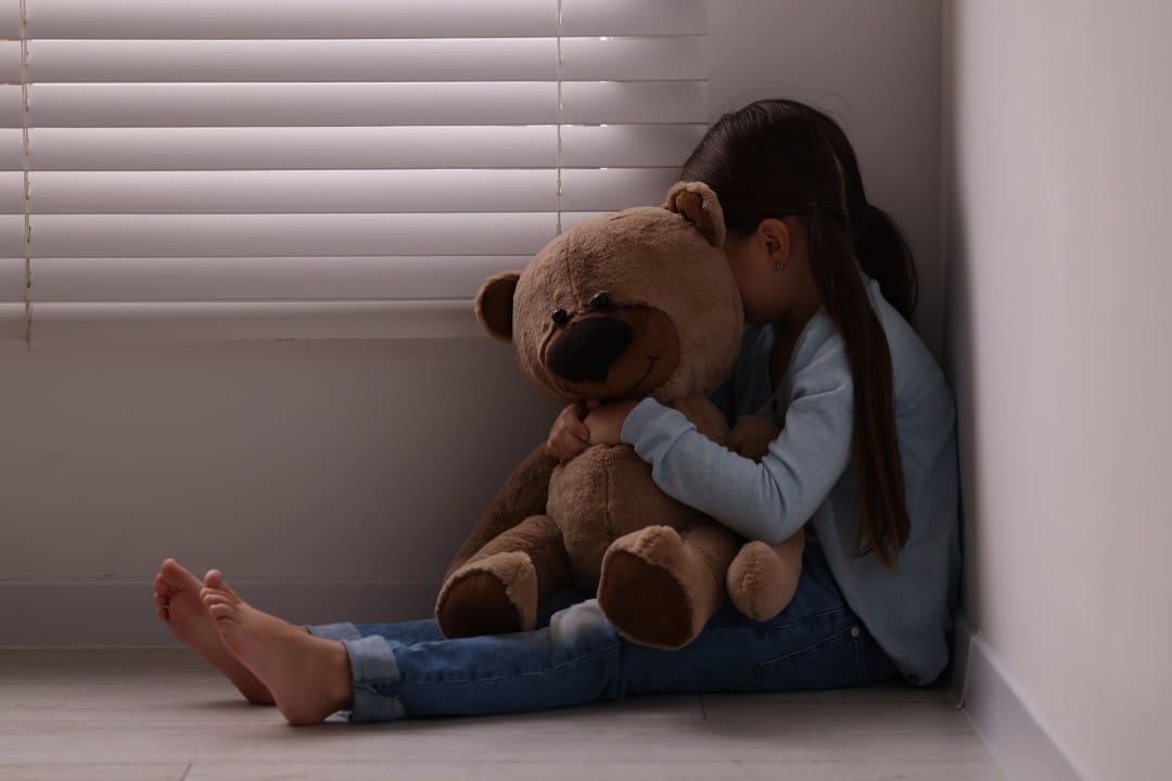 Upset child with avoidant attachment style