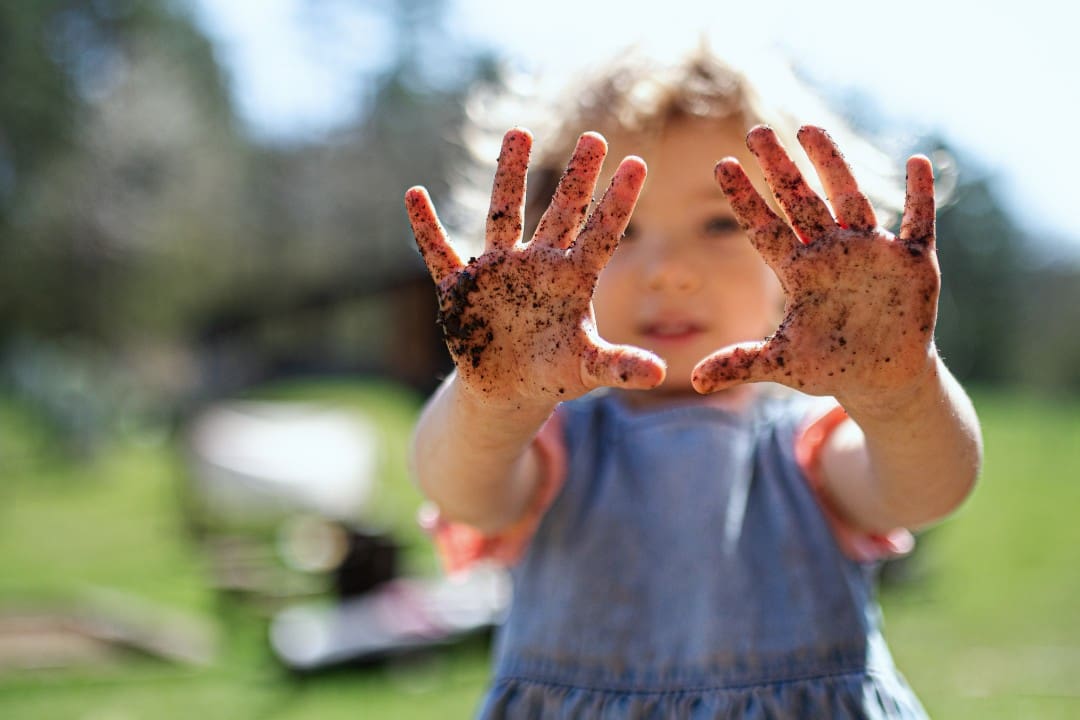 Why is it OK That Your Child Comes Home Dirty After Outside Time?